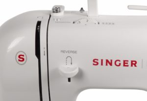 Réglages tension du fil et marche arrière sur la machine à coudre Singer Tradition 2250