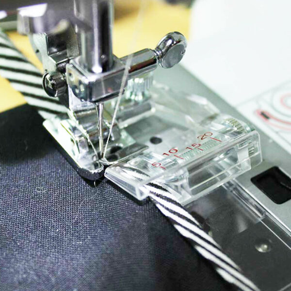 Pied pose biais pour machine à coudre