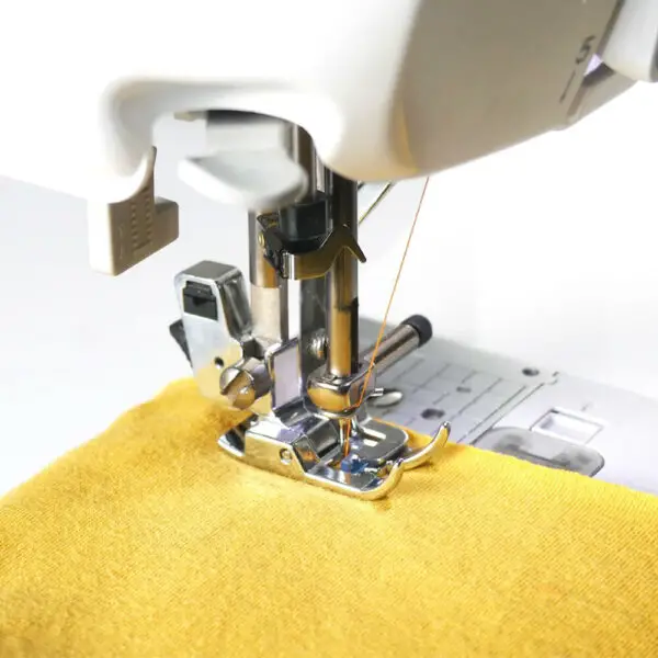 Pied tricot et mailles pour machine à coudre